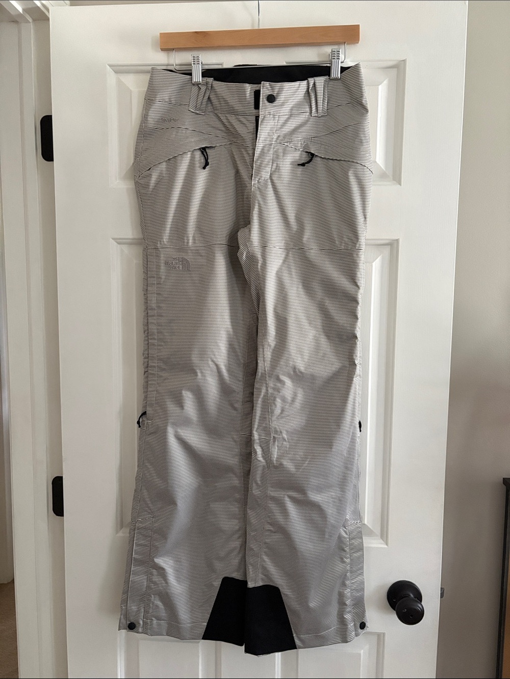 Like New Women’s Size 6 North Face Snow Pants